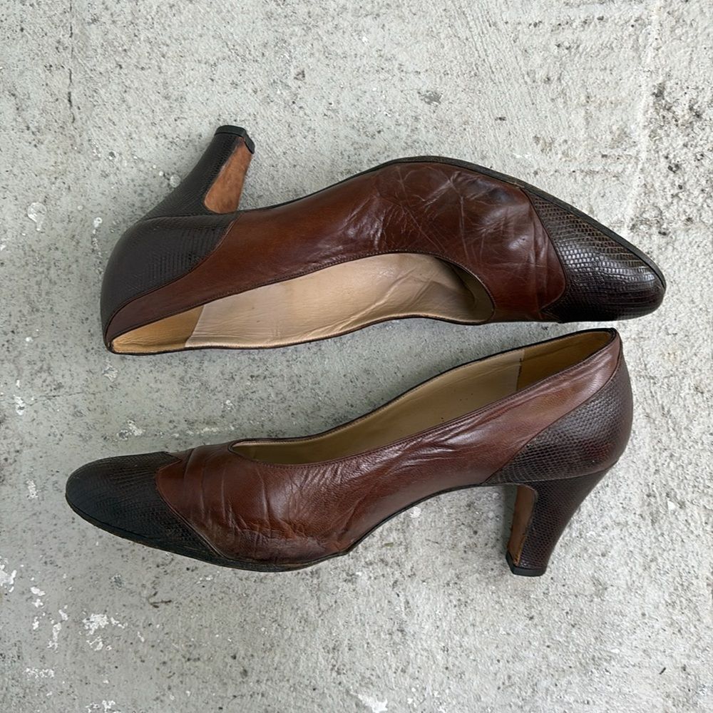 Vintage Chanel toe cap pumps - Picture 4 of 11